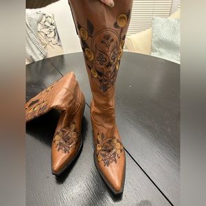 Roper Womens cowgirl Tan Faux Leather 14in Skull Embroidery Boots size 8